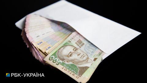 Средняя зарплата в Украине за год выросла почти на 30%