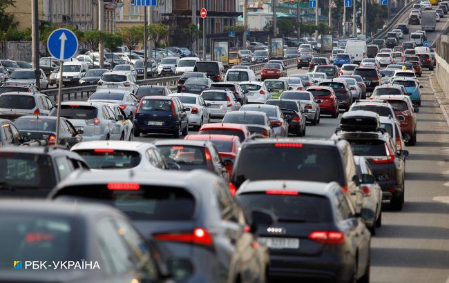 В Україні втричі подорожчало зберігання номерних знаків для авто: скільки доведеться платити