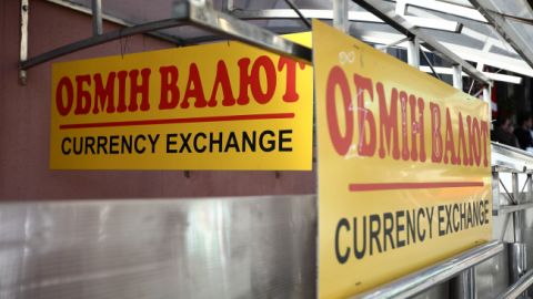 Постепенное падение: что происходит с курсом доллара 4 апреля