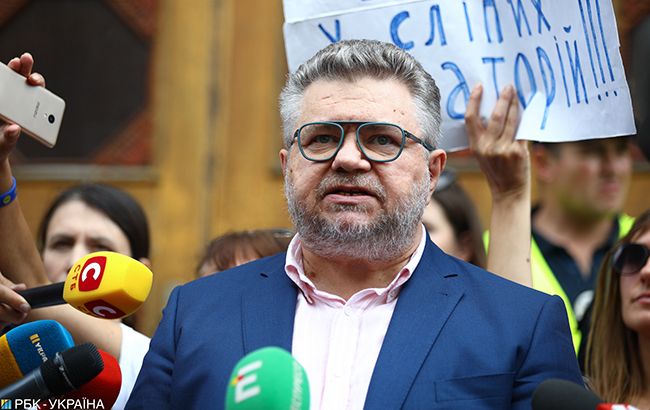 Труба фактически признал себя виновным в нарушениях закона, - адвокат Порошенко