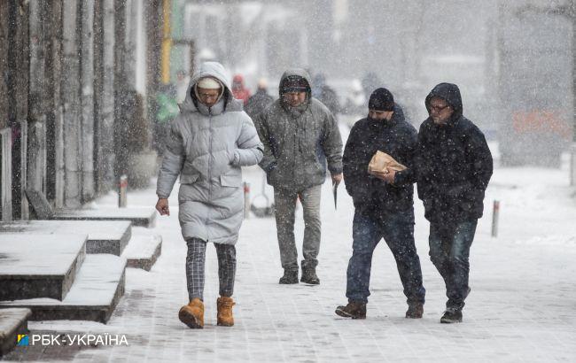 Сильні морози, ожеледиця та сніг: якою буде погода в Україні сьогодні