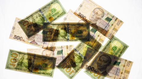 Курс долара на міжбанку впав нижче 28 гривень