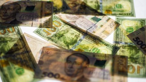 НБУ на 8 вересня підвищив офіційний курс долара