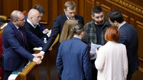 Защищены законом: почему "Слуга народа" не может убрать неприкосновенность депутатов