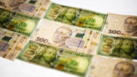 Курс доллара немного снизился на межбанке