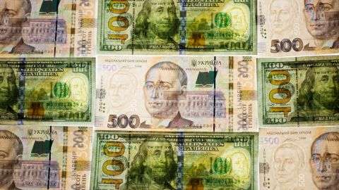 Курс доллара перешел к снижению после трех дней роста