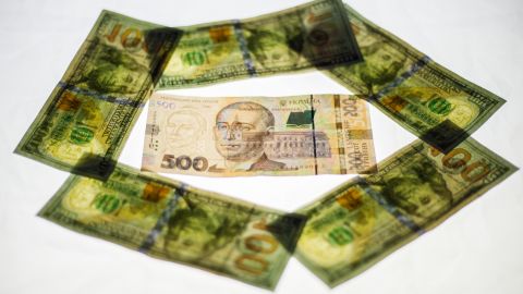 НБУ підвищив офіційний курс долара