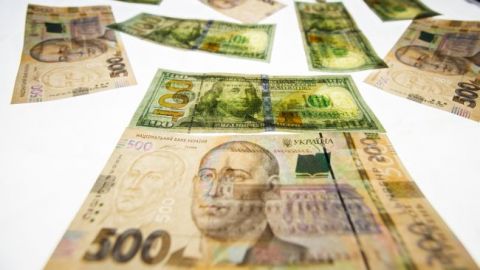 Міжбанк відкрився невеликим зростанням курсу долара