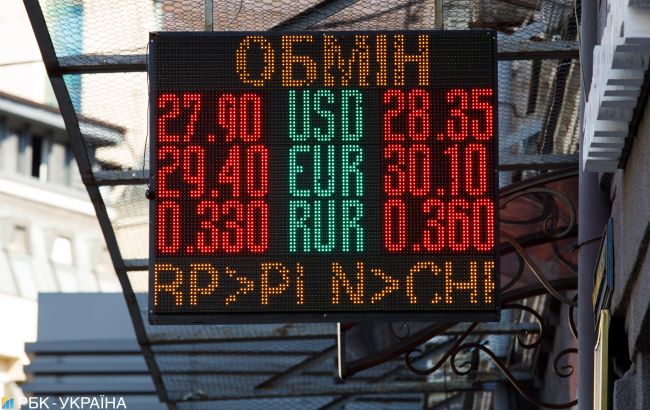 Українці збільшили продаж валюти банкам