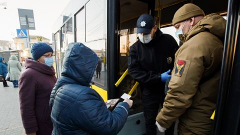 Як працюватиме транспорт при локдауні: у Кабміні перерахували обмеження