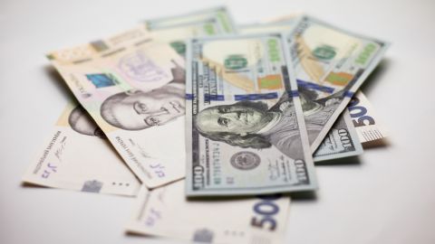 НБУ зафіксував офіційний курс гривні до долара на невизначений термін