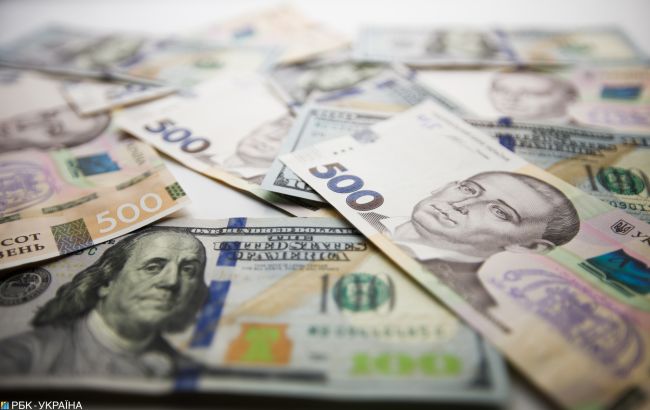 НБУ на 1 июня снизил официальный курс доллара