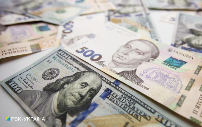 Курс доллара ускорил падение на межбанке. Приближается к отметке 27 гривен