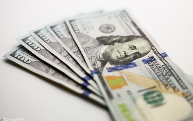 НБУ поднял официальный курс доллара до максимума с конца марта