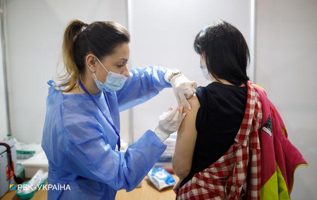 Новый рекорд прививок: в Украине вакцинировали еще более 317 тысяч человек