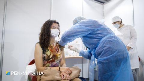 Українці з 8 червня зможуть вакцинуватися на польському кордоні