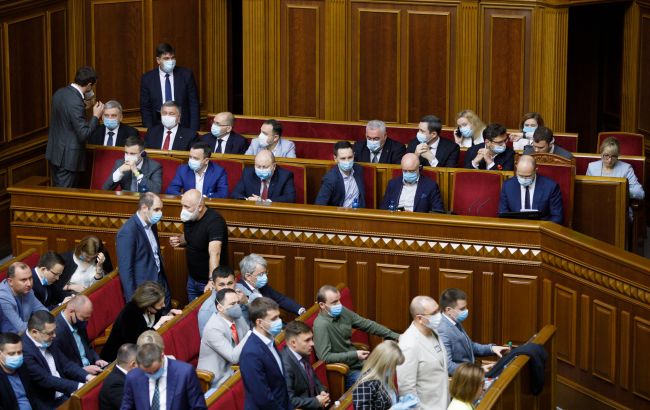 Работой парламента и правительства довольны около 10% украинцев