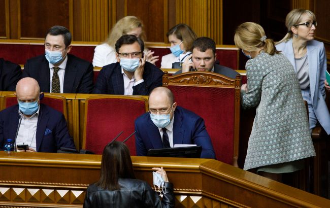 Перезагрузку парламента и правительства поддерживают две трети украинцев