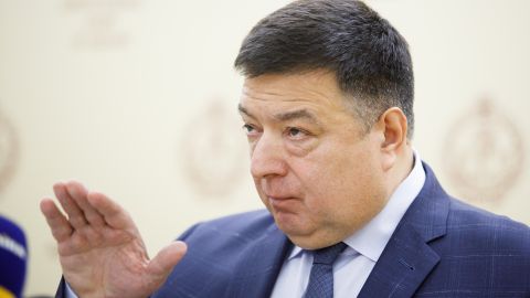 Перезапуск Конституционного суда должен начаться с Тупицкого, - президент