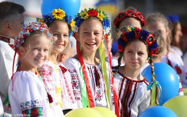 День вишиванки: гарні привітання в листівках і віршах з улюбленим святом