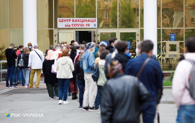 Правила вакцинации в киевском МВЦ изменили: как записаться на прививку