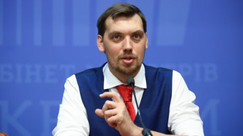 Гончарук анонсировал сокращение количества госслужащих на 10%