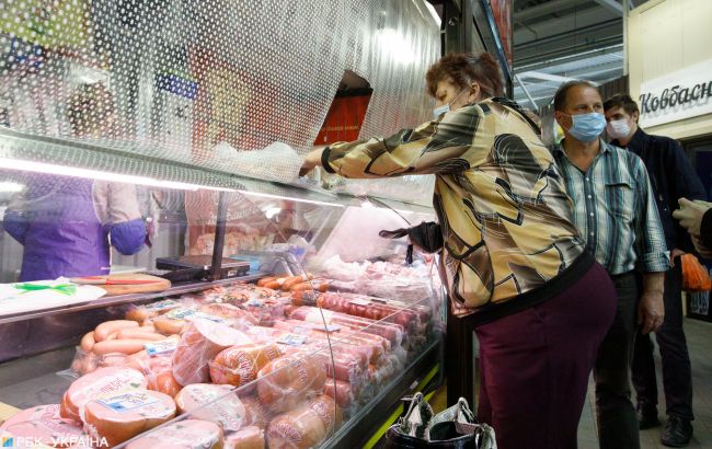 В Україну завезли небезпечні сир і сосиски: що не варто купувати