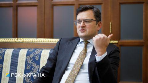 Чемодан без ручки: Кулеба заявил, что Крым становится неподъемным грузом для России