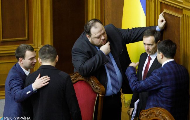 Украинцы назвали достаточный уровень зарплаты для нардепов