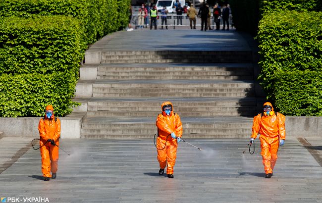 Новий спалах у Південній Кореї: закрилися сотні шкіл, людей просять не виходити з дому