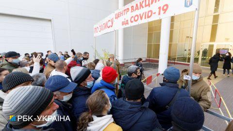 Після новорічної перерви в Україні відновили вакцинацію від COVID-19