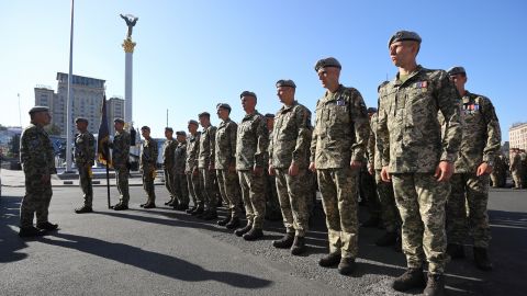 Зеленский наградил более полусотни украинских военных