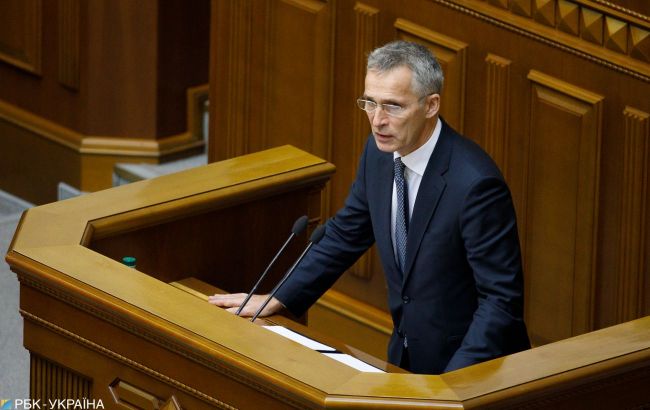 Столтенберг: признаки готовности к вторжению сохраняются, РФ должна изменить курс