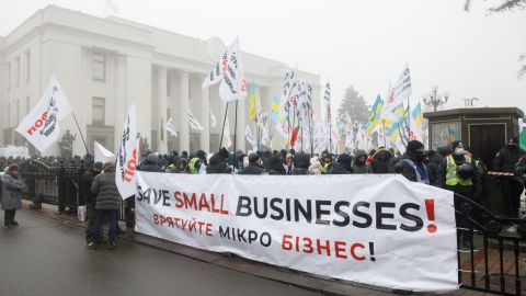 Половина українців помітили порушення конституційних прав під час карантину