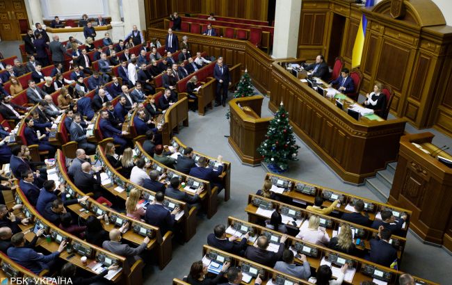Рада приняла закон о ВСК с предложениями президента