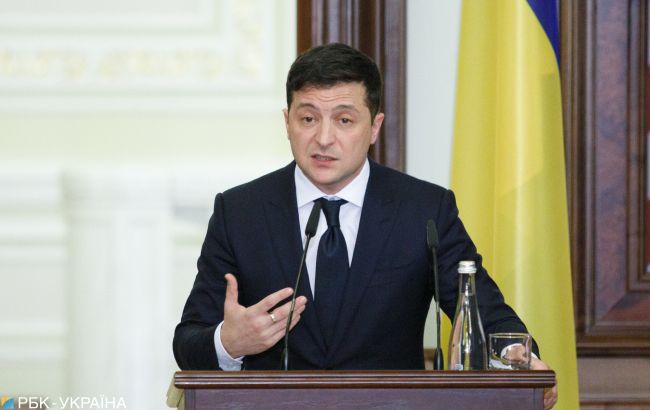 Работу Зеленского на посту президента одобряют менее половины украинцев
