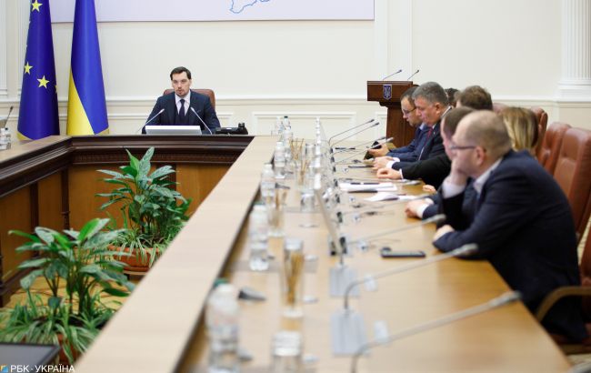 Кабмин требует остановить конкурс на должность главы "Укрэнерго"