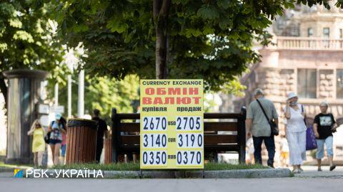 Что будет с курсом доллара и евро в августе: прогноз аналитика