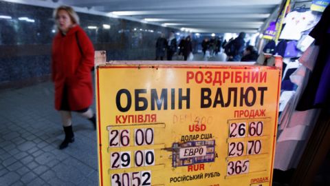 Межбанк открылся дальнейшим ростом курса доллара