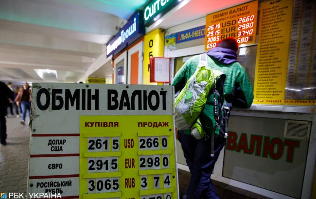 Українці в травні продали банкам валюти більше, ніж купили