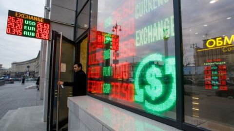 Банки получили от НБУ еще одну партию наличных долларов