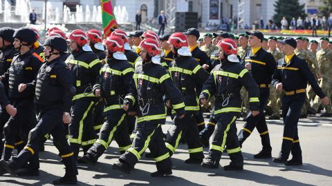 На репетиции парада в Киеве военные передали "пламенный привет" Путину (видео)
