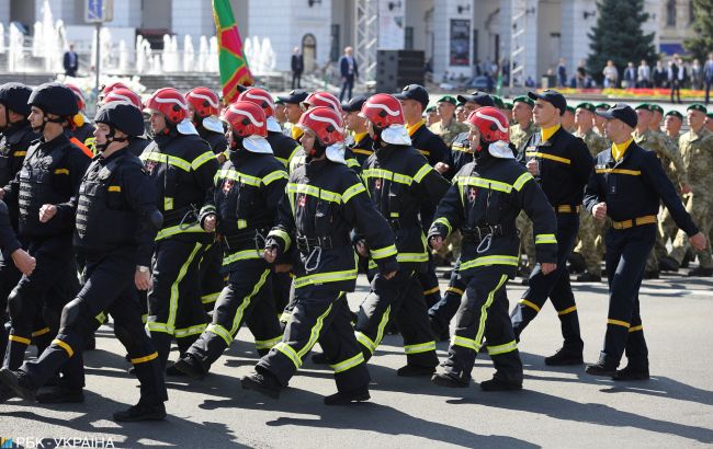 На репетиции парада в Киеве военные передали "пламенный привет" Путину (видео)