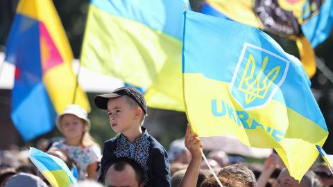 До 20 тисяч доларів до повноліття. Як працюватиме "економічний паспорт" в Україні