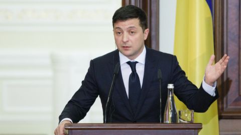 Зеленский об обысках на "1+1": мне жаль, но вмешиваться не буду