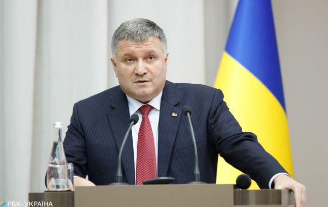 Аваков: з України намагалися вивезти 1,5 тонни медичних масок