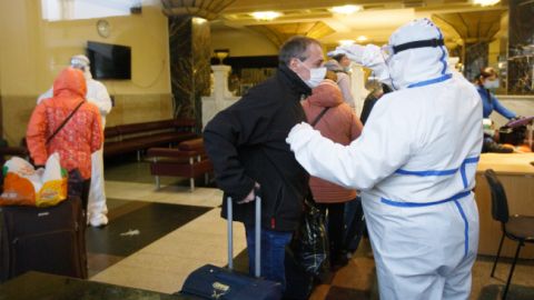 Коронавирус не был создан искусственно, - разведка США