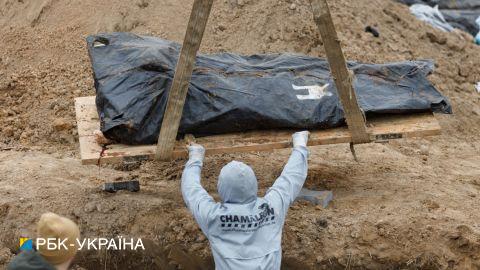 Появились спутниковые снимки массового захоронения возле Изюма