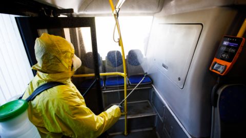 Улицы Киева начали обрабатывать спецсредствами от коронавируса