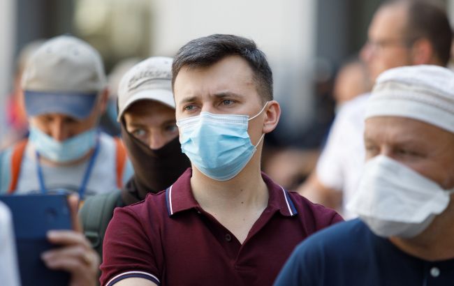 В Україні доведеться все закривати: епідеміолог попередив про тотальний жорсткий карантин